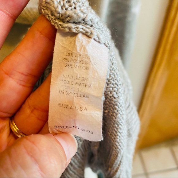 KLD SIGNATURE Gray Distressed Star Sweater - Picture 5 of 5